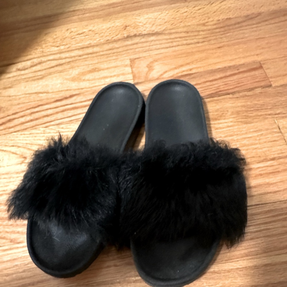 UGG SLIPPER